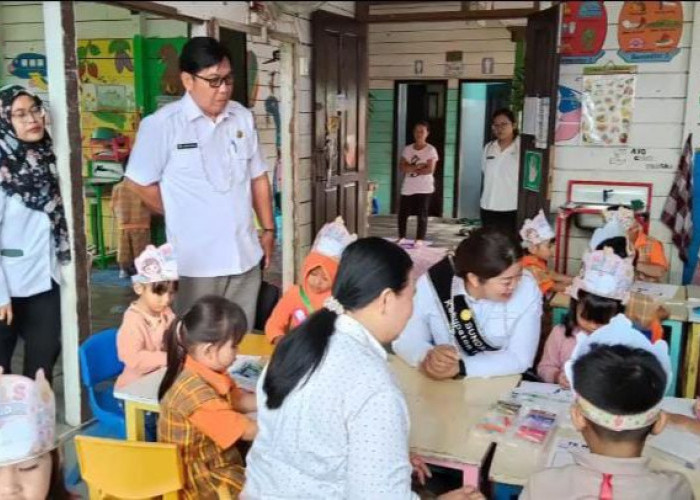 Bupati Angela Tinjau Pelaksanaan Kegiatan Belajar Mengajar di TK Merpati dan TK Pembina Ujoh Bilang