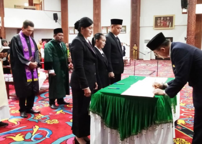 Pemkab Kutai Barat Lantik 45 Kepala Sekolah Baru