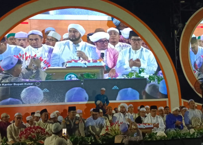 Habib Syech Datang ke Kukar, Ribuan Jamaah Larut dalam Salawat dan Doa