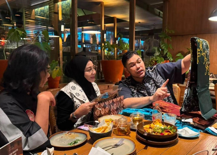 Sri Juniarsih Gandeng Ivan Gunawan, Batik Berau Naik Kelas Siap Dobrak Panggung Fesyen Nasional