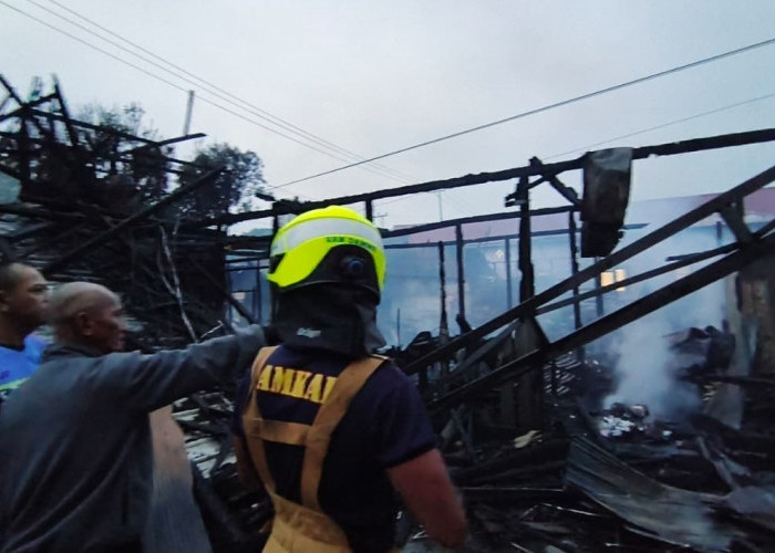 7 Rumah Di Tenggarong Ludes Terbakar, Pemadam Terkendala Surut Air Sungai