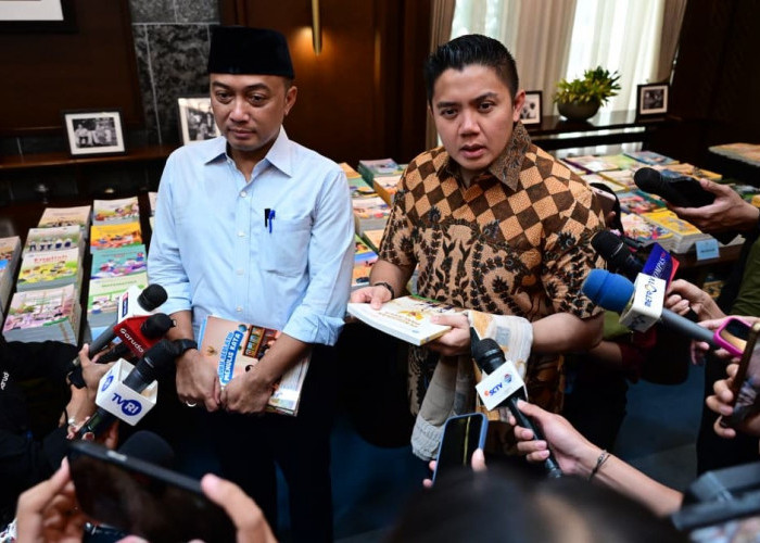 Prabowo Perintahkan Evaluasi Buku Pelajaran SD-SMA: Tulisan Kecil, Bahan Mudah Rusak
