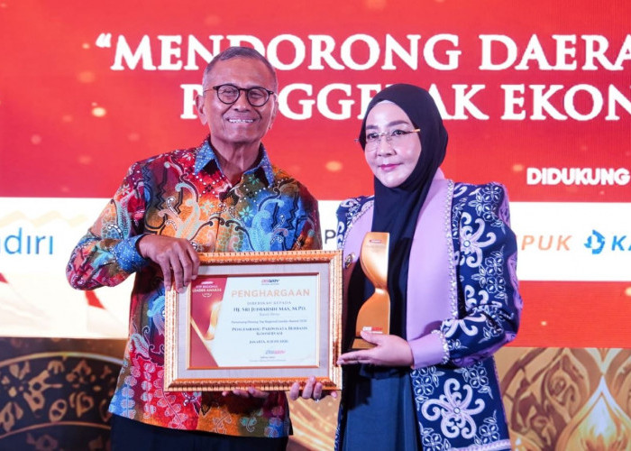 Masa Sulit, Hadirkan Kepala Daerah Istimewa: Bupati Berau dan Wali Kota Samarinda Raih Disway Award 2026