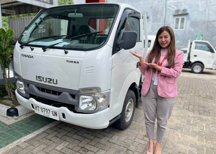 Isuzu Traga Kendaraan Tangguh Terjang Banjir di Kota Tepian 