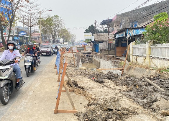  DPRD Samarinda Soroti Pengerjaan Drainase yang Belum Tuntas, Minta Warga Jangan Buang Sampah Sembarangan 