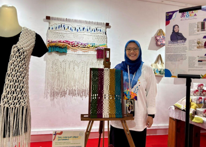 Simpul Dasar Mengubah Cara Dhanar Membangun Usaha Kreatif Lewat Kerajinan Makrame di Balikpapan