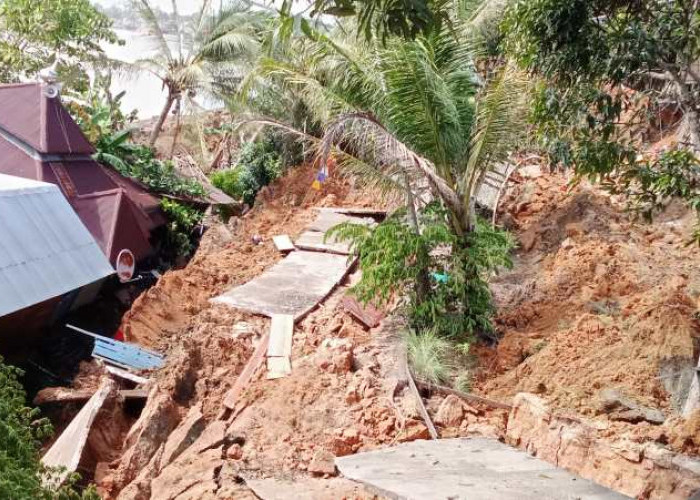 Sungai Mahakam Abrasi, Langgar dan Tiga Rumah Ambruk di Muara Bunyut