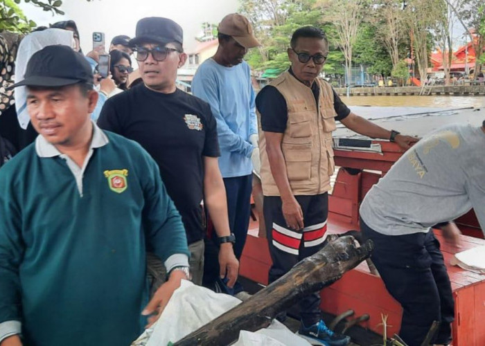 Aksi Pungut Sampah di Sungai Karang Mumus, Andi Harun Ajak Masyarakat Menjaga Kebersihan Lingkungan