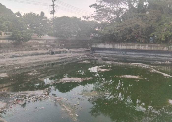  Sampah Cemari Parit Pengumpan Waduk Telaga Sari, DPRD Desak DLH Tangani Serius 