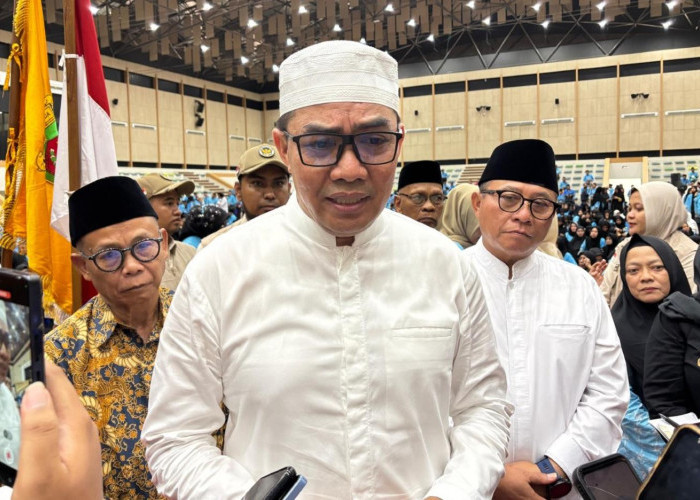 Andi Harun Bagi-Bagi Uang Saku 100 Riyal untuk 1.024 Jamaah Haji Samarinda