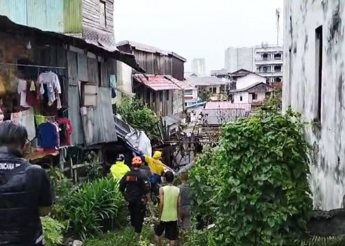 Hujan Deras Picu Longsor di Balikpapan, Dua Rumah Terdampak dan Warga Diungsikan