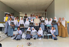 4.000 Siswa SMA/SMK/MA di Berau Terima Seragam Gratis dari Program Gratispol