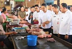 Bupati Kutai Barat Sidak Pasar Jaras, Temukan Kenaikan Tipis Harga Bawang dan Telur