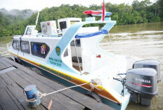 Pemprov Kaltim Serahkan Sejumlah Bantuan ke Pemkab Mahulu, Salah Satunya Ambulans Terapung