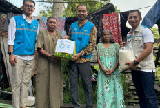 Ramadan Berbagi, YBM PLN Salurkan 20 Paket Sembako untuk Warga Melak