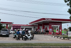 Pasokan BBM Bersubsidi di Kutim Dibatasi, Antrean SPBU Memanjang 