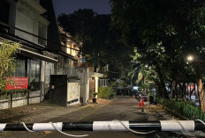 Suasana Kediaman Eks Jampidsus Febrie Tertutup, Sutrimo Penjaga Rumahnya Ditemukan Meninggal
