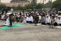 Tangis Pecah Usai Salat Istisqa, Bupati Sri Juniarsih: Personel Lapangan Sudah Kelelahan