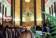 Misa dan Perayaan Natal Oikumene Kutai Barat, Uskup Tekankan Peran Keluarga sebagai Jalan Keselamatan