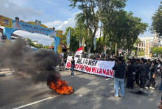 Kritik Persoalan Pembangunan Kota, Aliansi Balikpapan Melawan Orasi di Depan Kantor Wali Kota