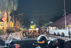 Jam Aksi Sudah Habis, Para Demontrsan Dipaksa Mundur oleh Aparat