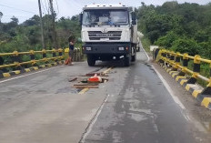Baru Sebulan Diperbaiki, Jembatan Sangkima Rusak Lagi, Lubang Muncul di Tengah Jalan