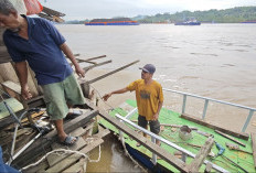 Rumah Warga di Bantaran Sungai Mahakam Rusak Ditabrak Tongkang Kini Diperbaiki, Lokasi Tambat Ditata Ulang