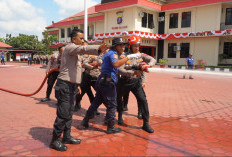 Siaga Hadapi Karhutla, Tim Samapta Polres Bontang Latihan Penanggulangan Bencana Kebakaran