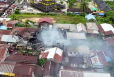 Api Mengamuk di Samarinda Seberang, 25 Jiwa Terdampak, Penyebab Masih Misteri 