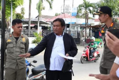 Satpol PP Bontang Tertibkan Trotoar Depan Indomaret di Jalan MH Thamrin