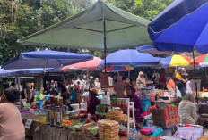 Pasar Tumpah Pringgondani di Teritip Balikpapan Timur, Transaksi Unik Memakai Uang Kayu Dilengkapi Barcode