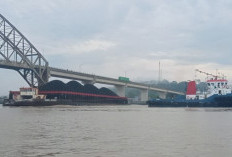 Tongkang Tabrak Jembatan Mahulu di Luar Jadwal Pemanduan Resmi