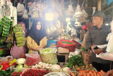 Pemkab Kutim Sidak Pasar: Harga Cabai Fluktuatif, Beras Stabil Jelang Nataru
