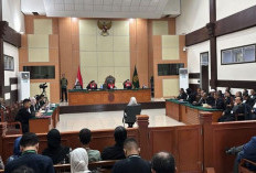 Hakim Perintahkan Berkas Dakwaan Terhadap Dokter Tifa Dikembalikan ke Jaksa