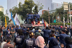 Bawa TRITURA, Mahasiswa Trisakti: Kritik Tak Didengar, Lawan! 