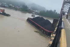  Kapal Tabrak Jembatan Mahakam Hulu, KSOP dan Polairud Selidiki Penyebab Insiden