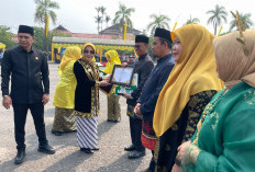 Bupati Berau Anugerahkan Penghargaan Inovasi Terbaik kepada 3 OPD