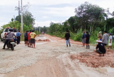 Jalan Rusak Parah, Warga Empakuq Tutup Sementara Akses Empakuq–Melak