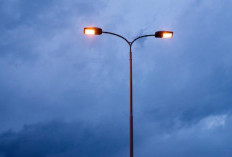 Lampu Penerangan Jalan di Desa Teluk Dalam Kukar Sudah Terpasang