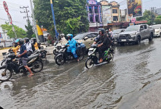 Usai 3 Bulan Kering, Hujan Deras Genangi 13 Jalan di Kota Samarinda