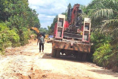 Jalan Utama Muara Ancalong Rusak Parah, DPRD Kutim Soroti Tanggung Jawab Perusahaan
