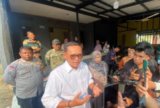 Seno Aji Beri Bantuan kepada Keluarga Balita di Bukuan, Singgung Penanganan Karhutla