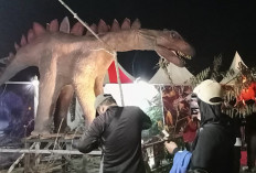Dinosaurus Show Sedot Perhatian Pengunjung Festival Sempekat Harmoni Budaya Kutai 2026