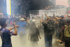 Suarakan 4 Tuntutan, Demo Tolak MBG dan KDMP di Patung Kudang Jakarta Ricuh