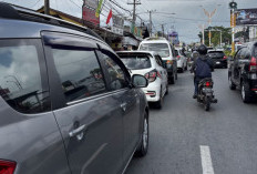 Polda Kaltim Sebut Keterbatasan Titik Penyaluran Picu Antrean Panjang BBM Subsidi