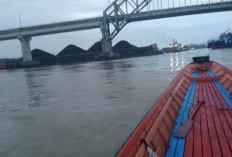 Breaking News! Kapal Ponton Tabrak 2 Pilar Jembatan Mahulu Samarinda