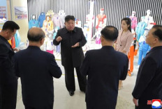 Dirumorkan Tewas akibat Pendarahan Otak, Kim Jong Un Muncul Lagi di Depan Publik