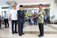 Bupati Kutim Serahkan 35 Motor Operasional untuk Ketua RT Singa Gewe