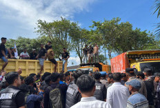 Ratusan Sopir Truk Unjuk Rasa Padati Kantor DPRD Balikpapan