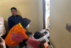 Rekonstruksi Kasus Dugaan Pembunuhan Ketua RT di Balikpapan, Tubuh Korban Dibuang Lewat Jendela